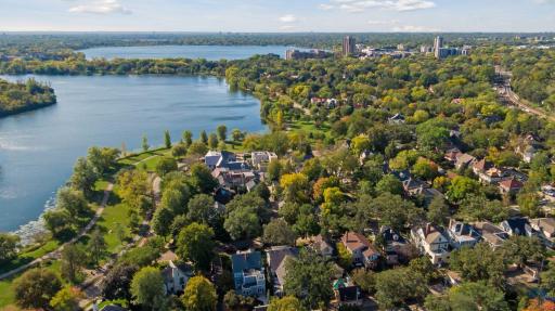 Enjoy the City Lakes lifestyle right outside your door. Lake of the Isles is a serene and picturesque 3-mile walk, run, or bike. Keep a kayak or canoe on the nearby public racks by the lake. Walk to dining, seasonal events, Kenwood Park, and more!
