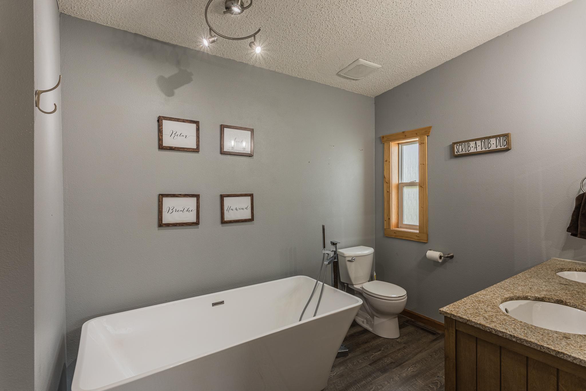416_Ridge_Crest_Dr-30.jpg