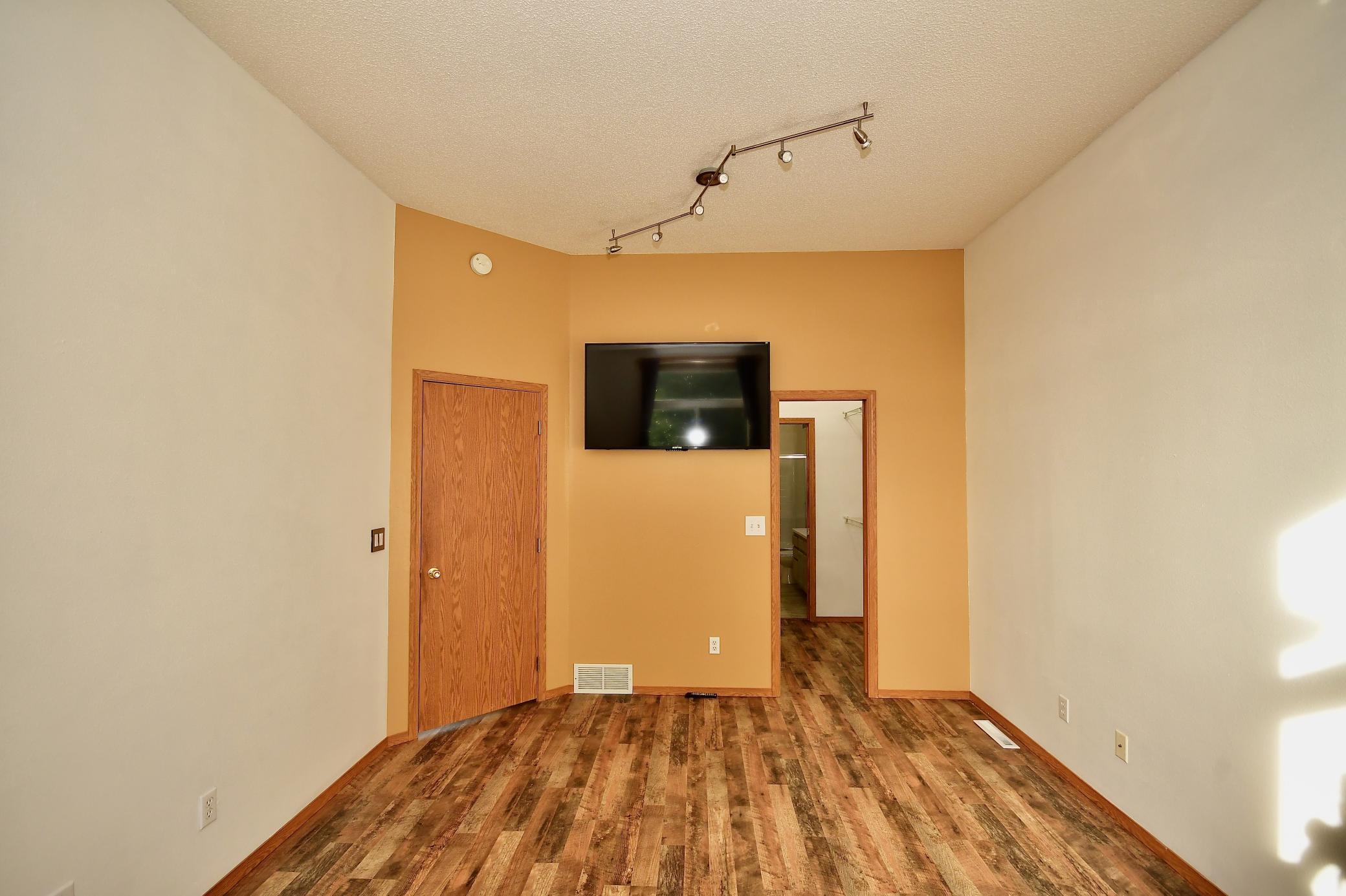 Primary Bedroom - Upper