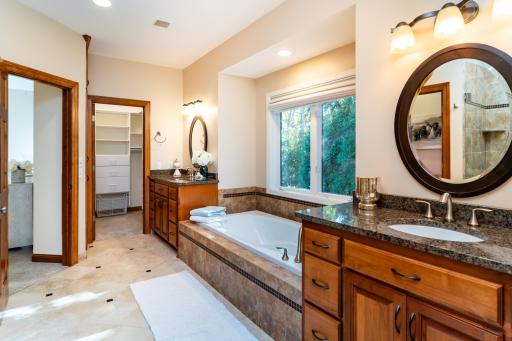 8521 Tigua Lane, Chanhassen, MN 55317