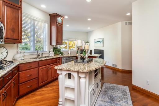8521 Tigua Lane, Chanhassen, MN 55317