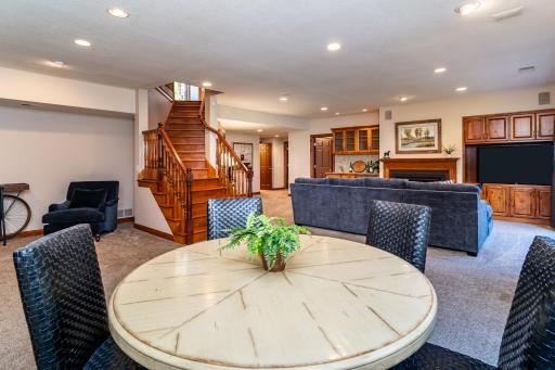 8521 Tigua Lane, Chanhassen, MN 55317