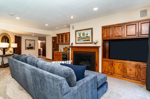 8521 Tigua Lane, Chanhassen, MN 55317