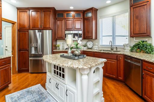 8521 Tigua Lane, Chanhassen, MN 55317