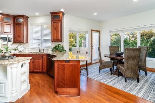 8521 Tigua Lane, Chanhassen, MN 55317