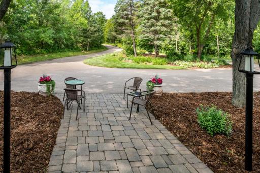 8521 Tigua Lane, Chanhassen, MN 55317