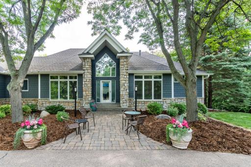 8521 Tigua Lane, Chanhassen, MN 55317