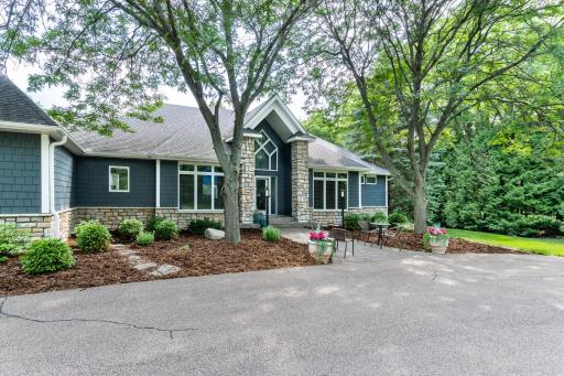 8521 Tigua Lane, Chanhassen, MN 55317
