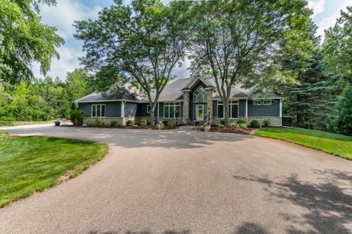 8521 Tigua Lane, Chanhassen, MN 55317