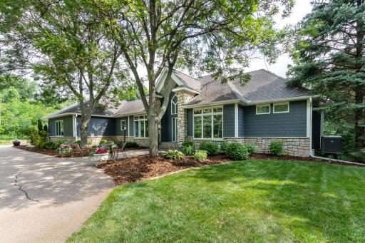 8521 Tigua Lane, Chanhassen, MN 55317
