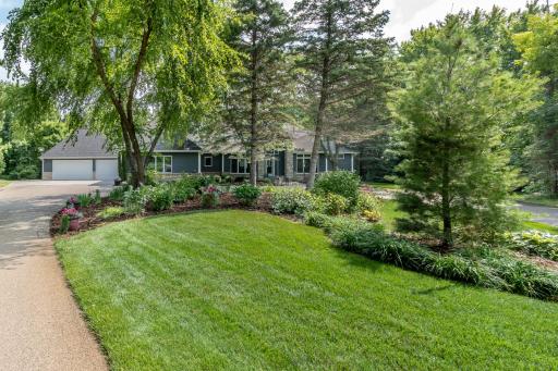8521 Tigua Lane, Chanhassen, MN 55317