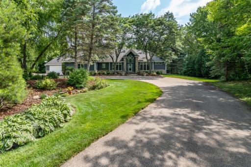 8521 Tigua Lane, Chanhassen, MN 55317