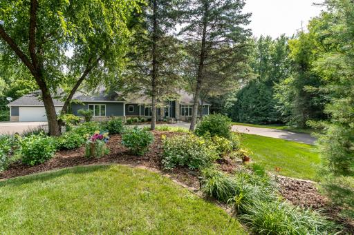 8521 Tigua Lane, Chanhassen, MN 55317