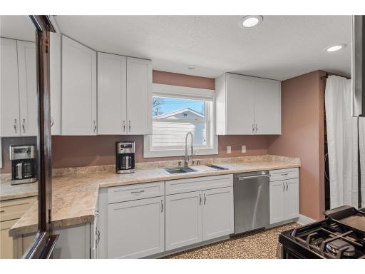 Immaculate kitchen built with all the details you could dream. This light and bright kitchen offers new on-trend cabinets, countertops and stainless steel appliances.