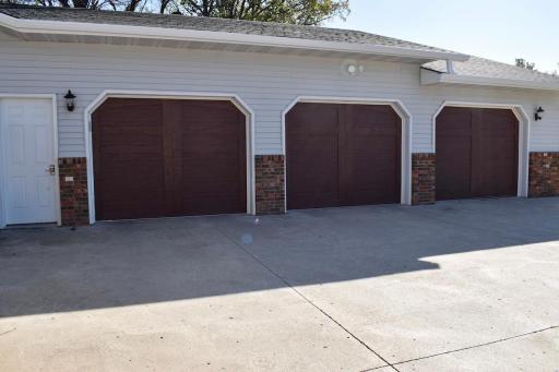 20988 Willchard Dr Garage.JPG