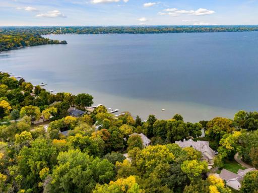 This great big lake offers endless opportunities to stay active & interact with the community. Spicer is a well-rounded little city with shopping, dining, sporting, golf and so much more. Short 20-minute drive to Wilmar Municipal Airport.