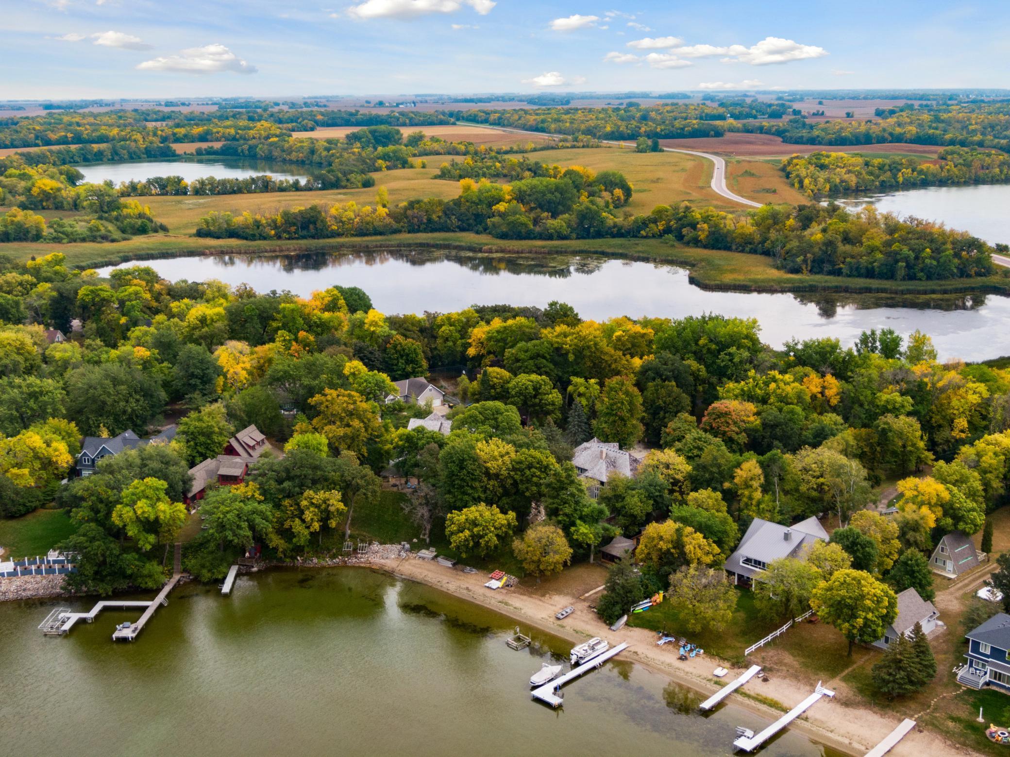 Undeniably breathtaking scenery from all directions. Properties in the surrounding neighborhoods are also gorgeous, exuding pride in ownership & architectural diversity.