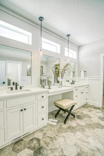 10401 56th Place N, Lake Elmo, MN 55042