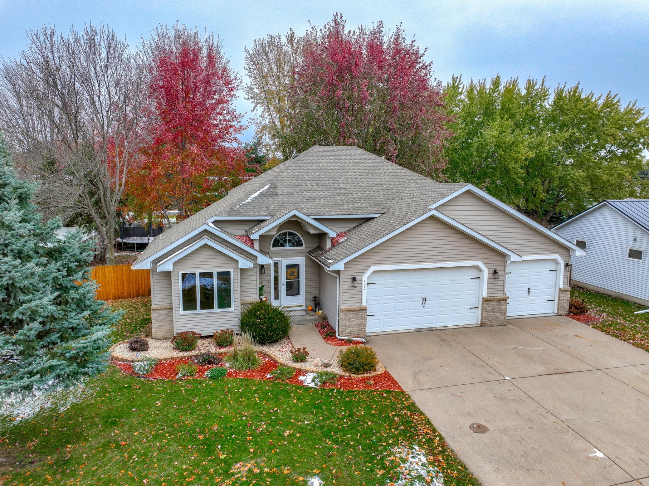 Located within a mature neighborhood on a quiet cul-de-sac near parks, schools, & all that River Falls has to offer, this property is a convenient delight.