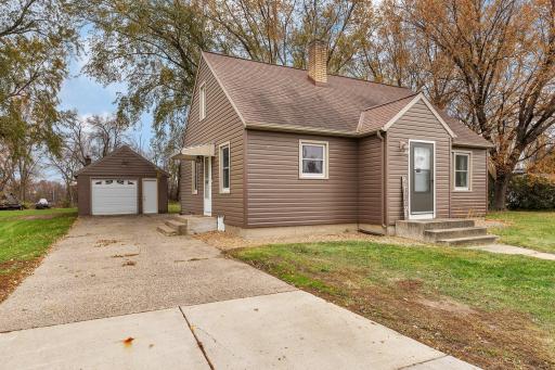 Welcome to 12401 County Road 17 Holdingford!