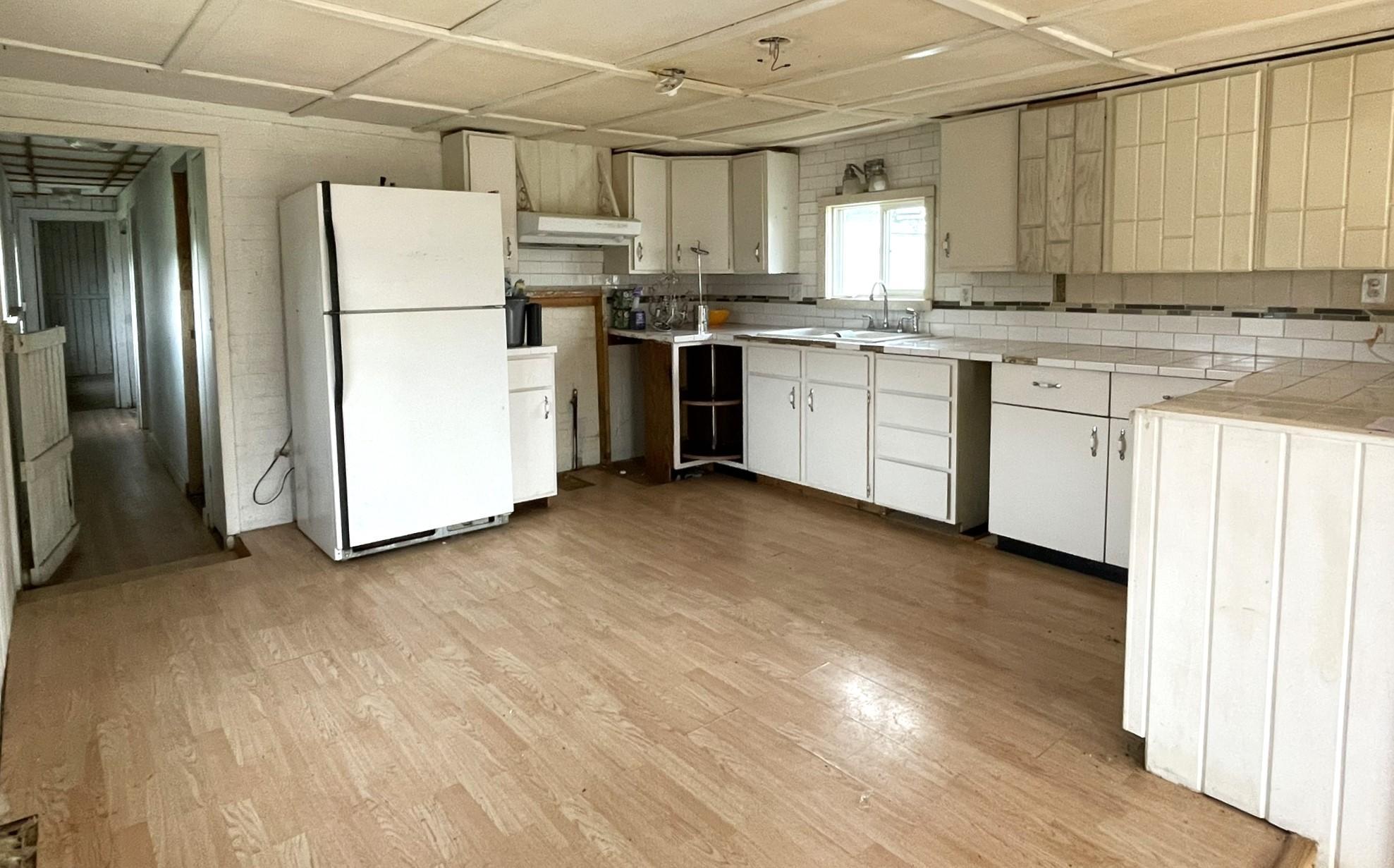Kitchen. From L.R.