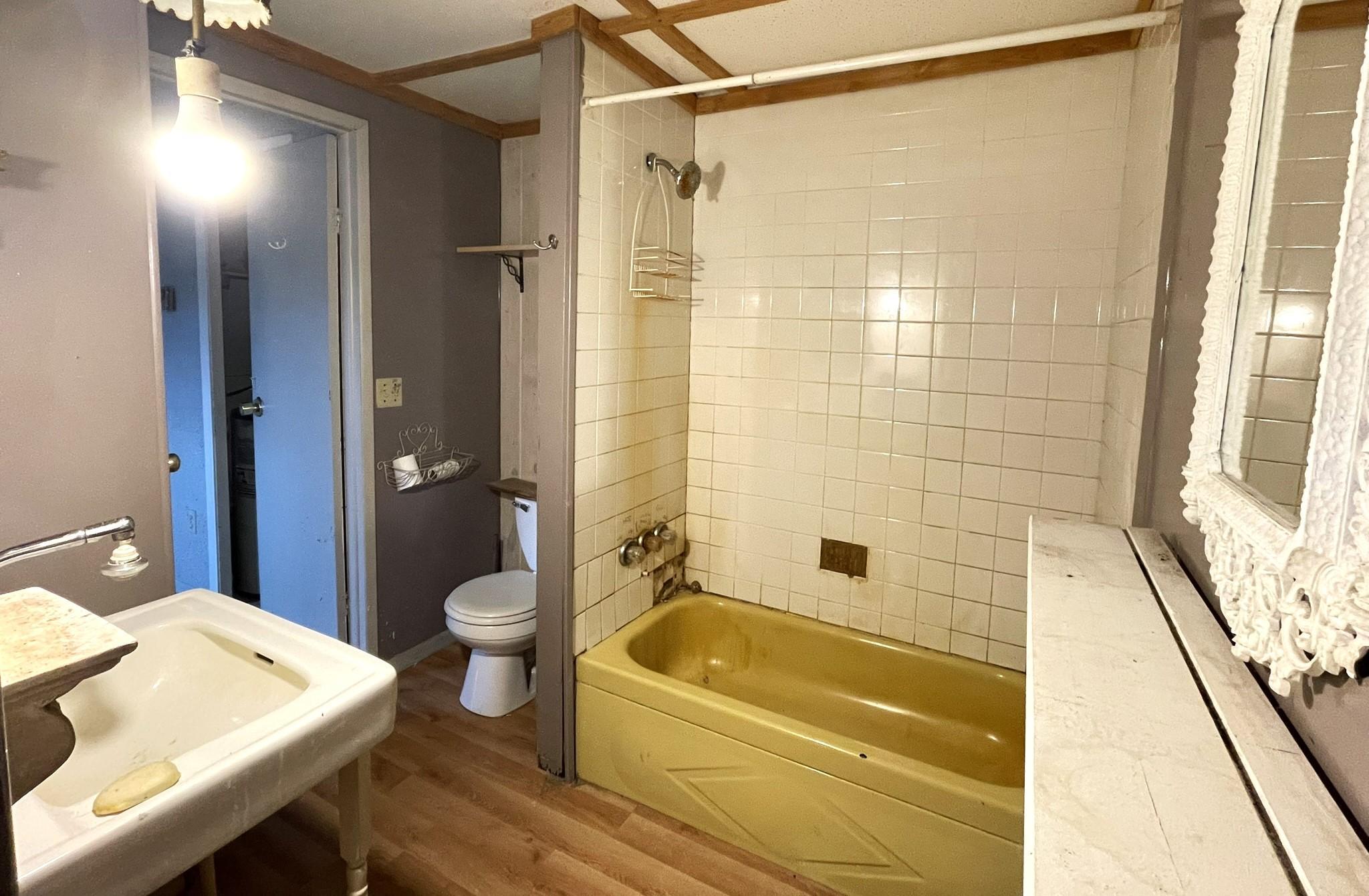 Full Bathroom