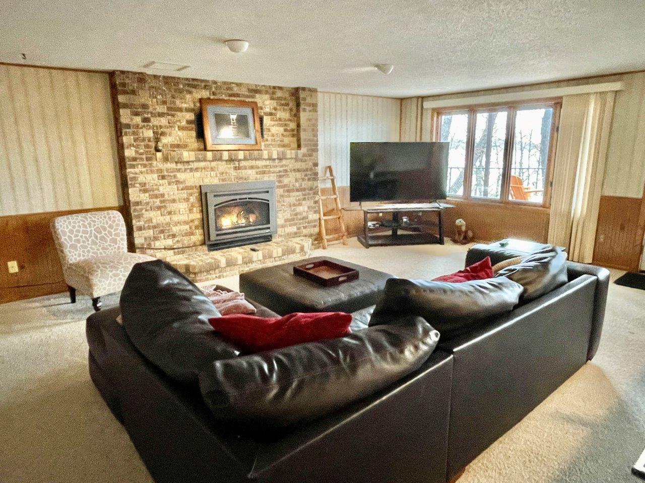 12-Family room with fireplace (3).jpg