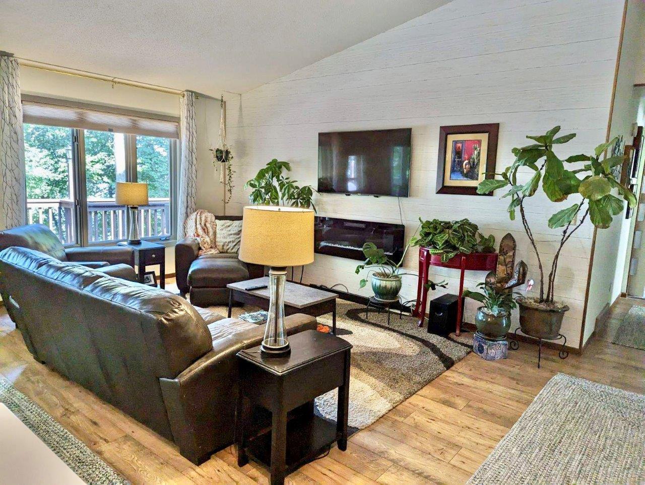 5-Living room (1).jpg