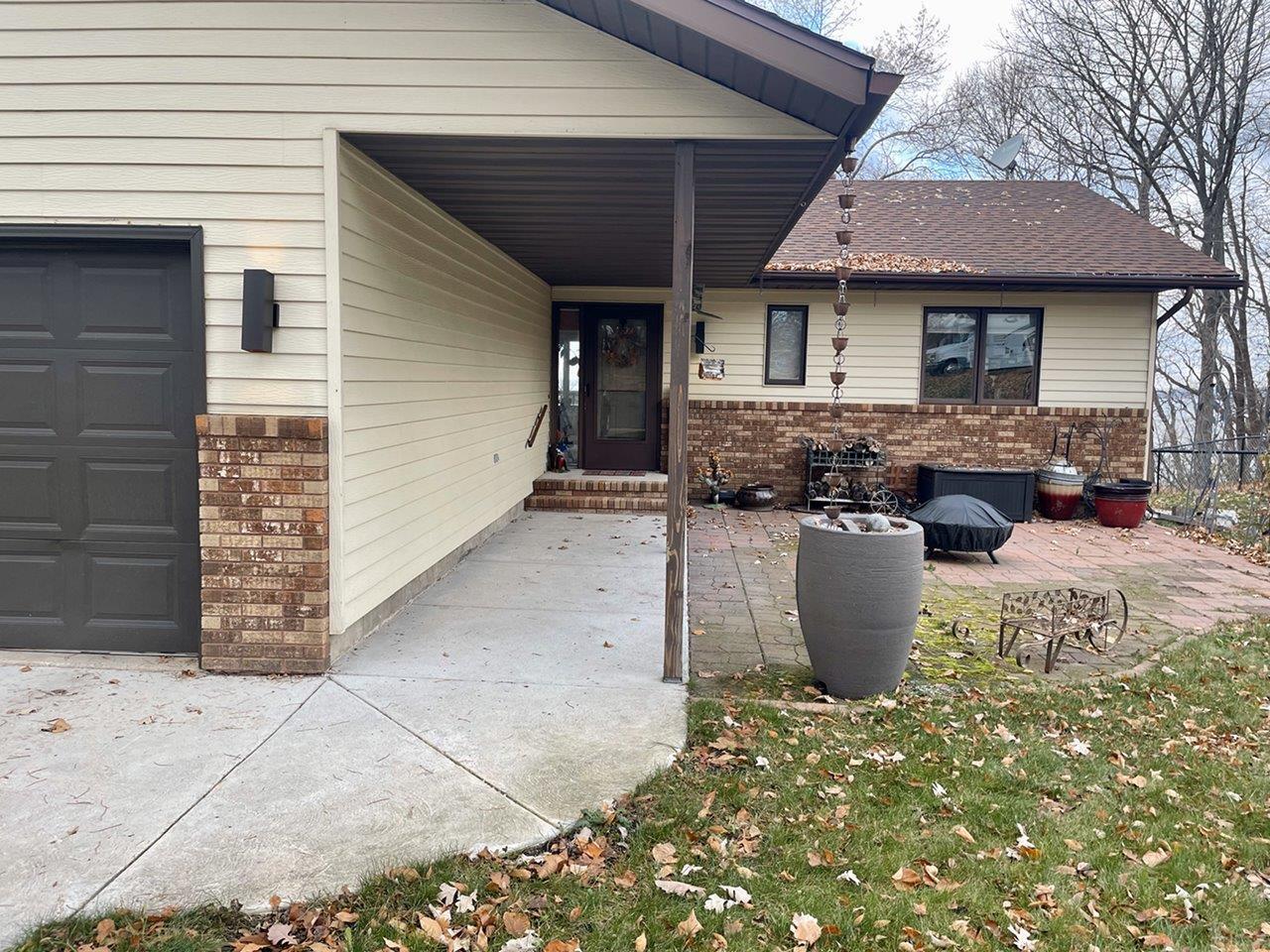 21-Covered front entry.jpg