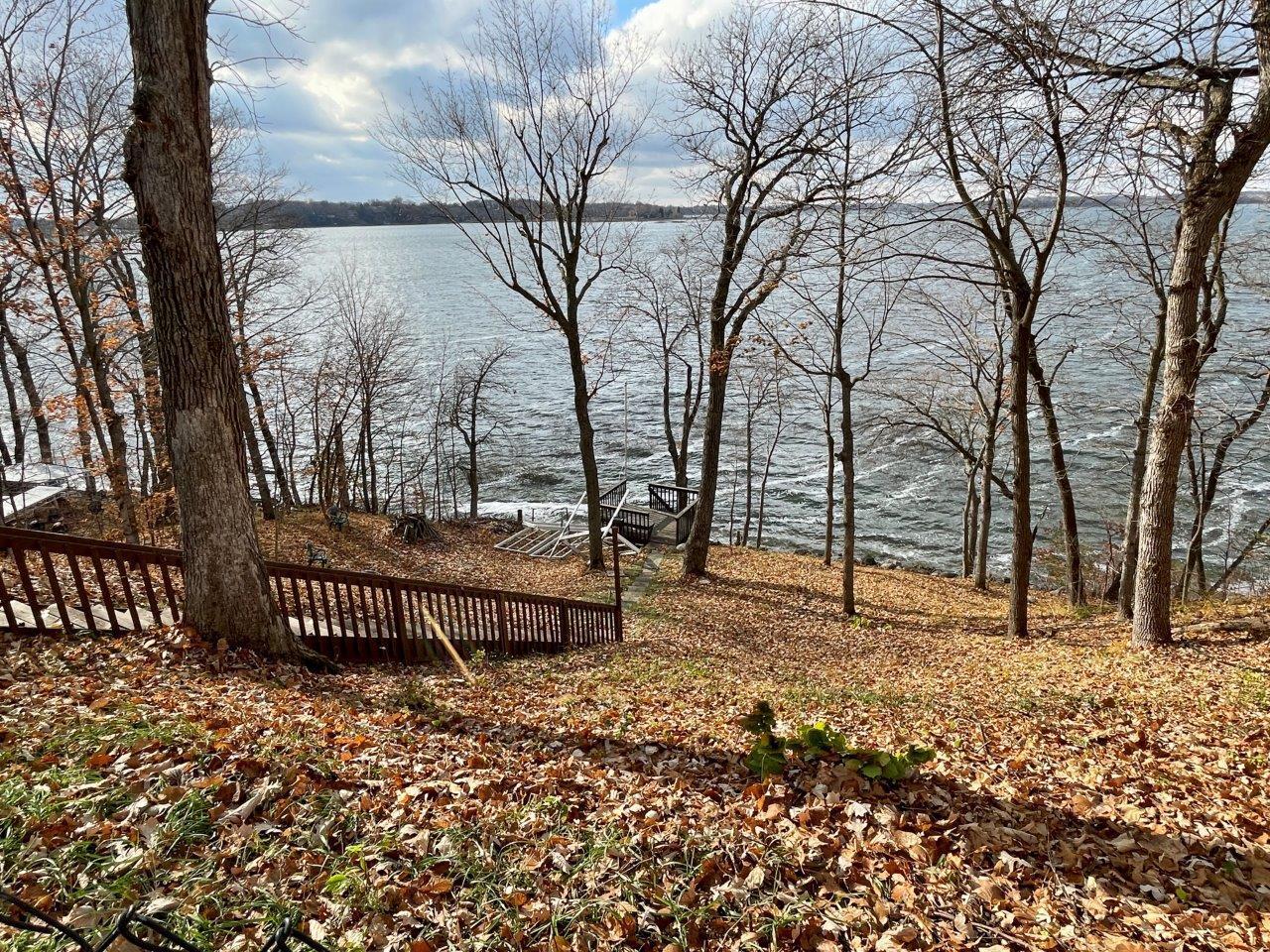 19-Steps to lake (2).jpg