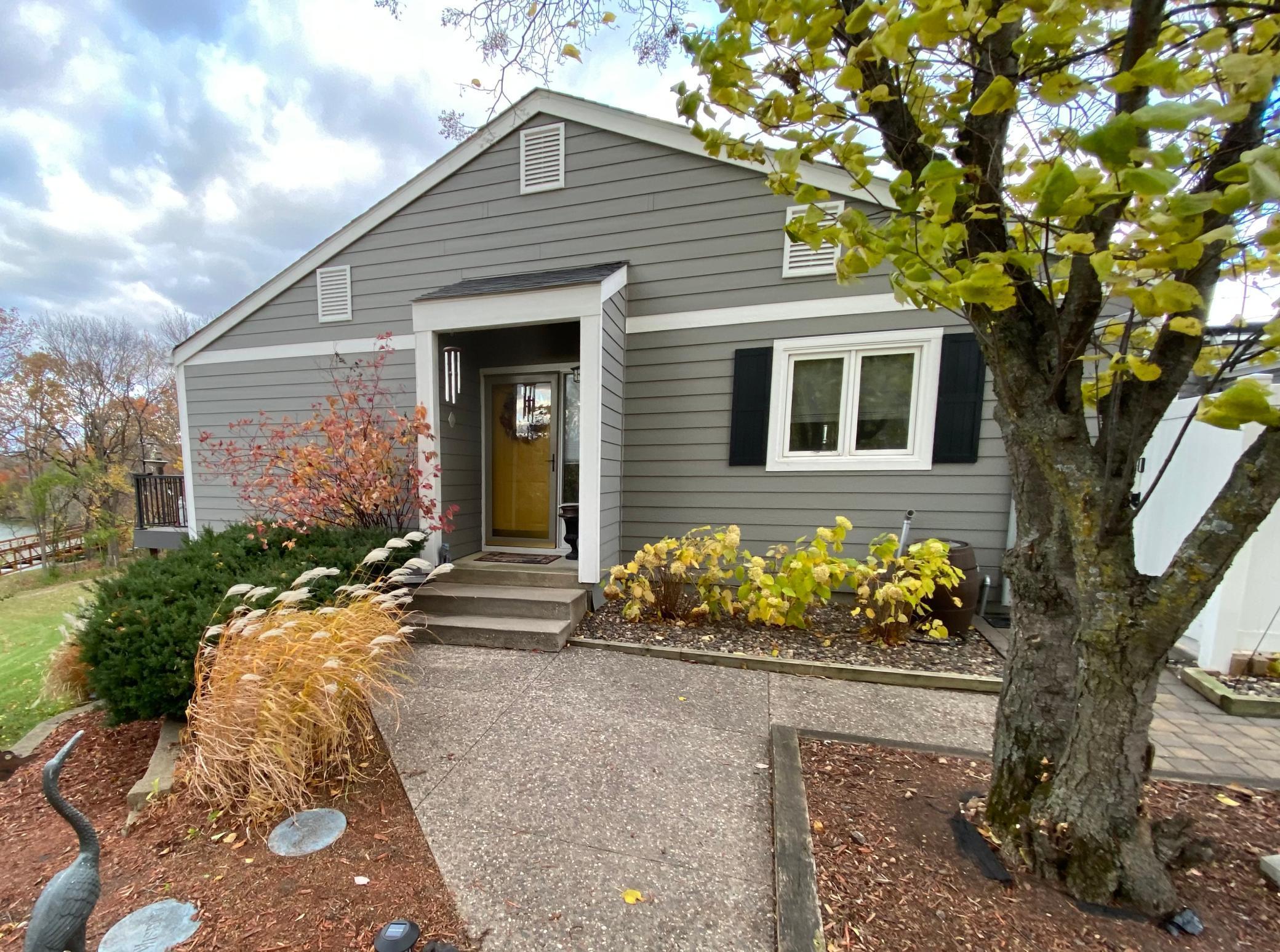 Welcome home! Charming side entry on this end-unit townhome.