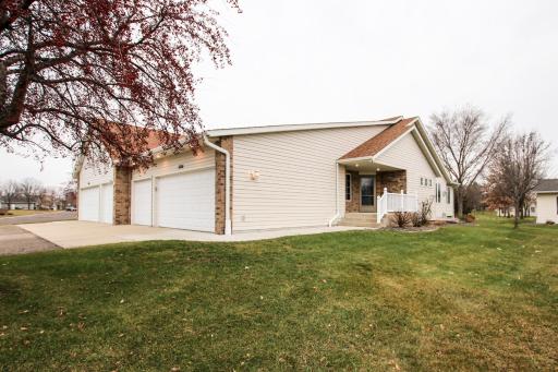 1044 Prairie View Drive SW, Hutchinson, MN 55350