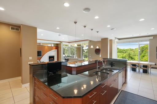 808 Great Oaks Trail, Eagan, MN 55123