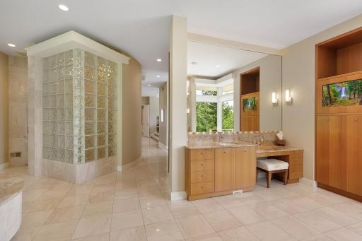 808 Great Oaks Trail, Eagan, MN 55123