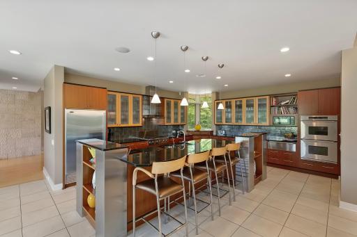 808 Great Oaks Trail, Eagan, MN 55123