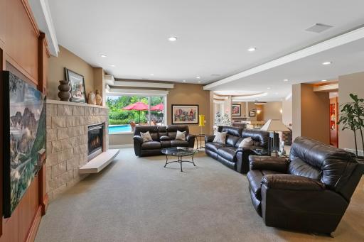 808 Great Oaks Trail, Eagan, MN 55123