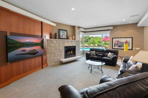 808 Great Oaks Trail, Eagan, MN 55123