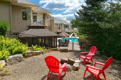808 Great Oaks Trail, Eagan, MN 55123