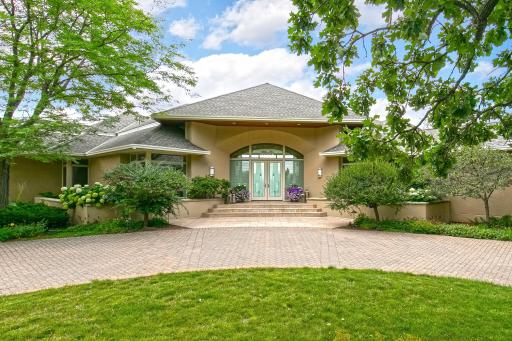 808 Great Oaks Trail, Eagan, MN 55123