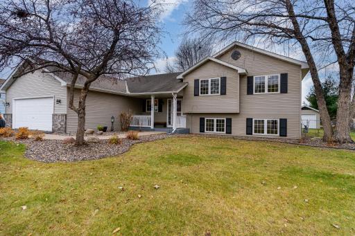 340 Robert Dr, 4 Bd/3Bth 3 Level Split in South Pines Neighborhood of Hastings