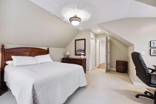 4921 Sunnyslope Road W, Edina, MN 55424