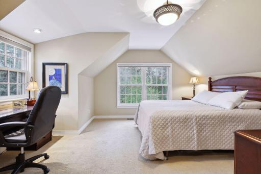 4921 Sunnyslope Road W, Edina, MN 55424