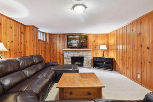 4921 Sunnyslope Road W, Edina, MN 55424