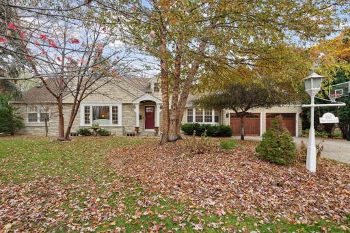 Welcome to 4921 Sunnyslope Road W. in East Edina