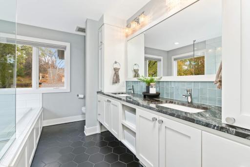 4022 Grimes Avenue S, Edina, MN 55416
