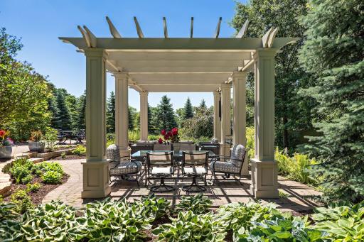 Perfect outdoor space for your large family gatherings.