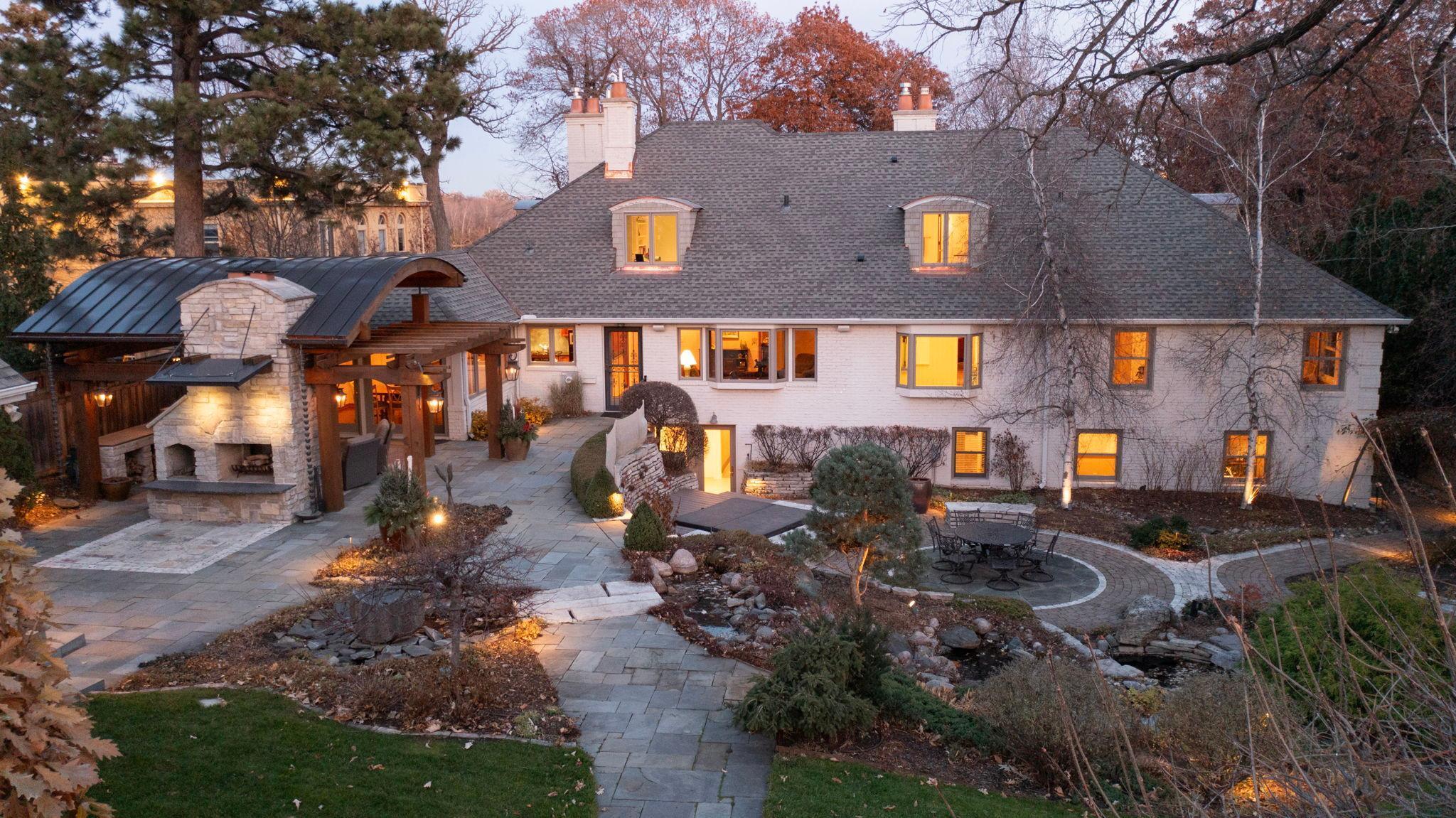 2764 W Lake of the Isles