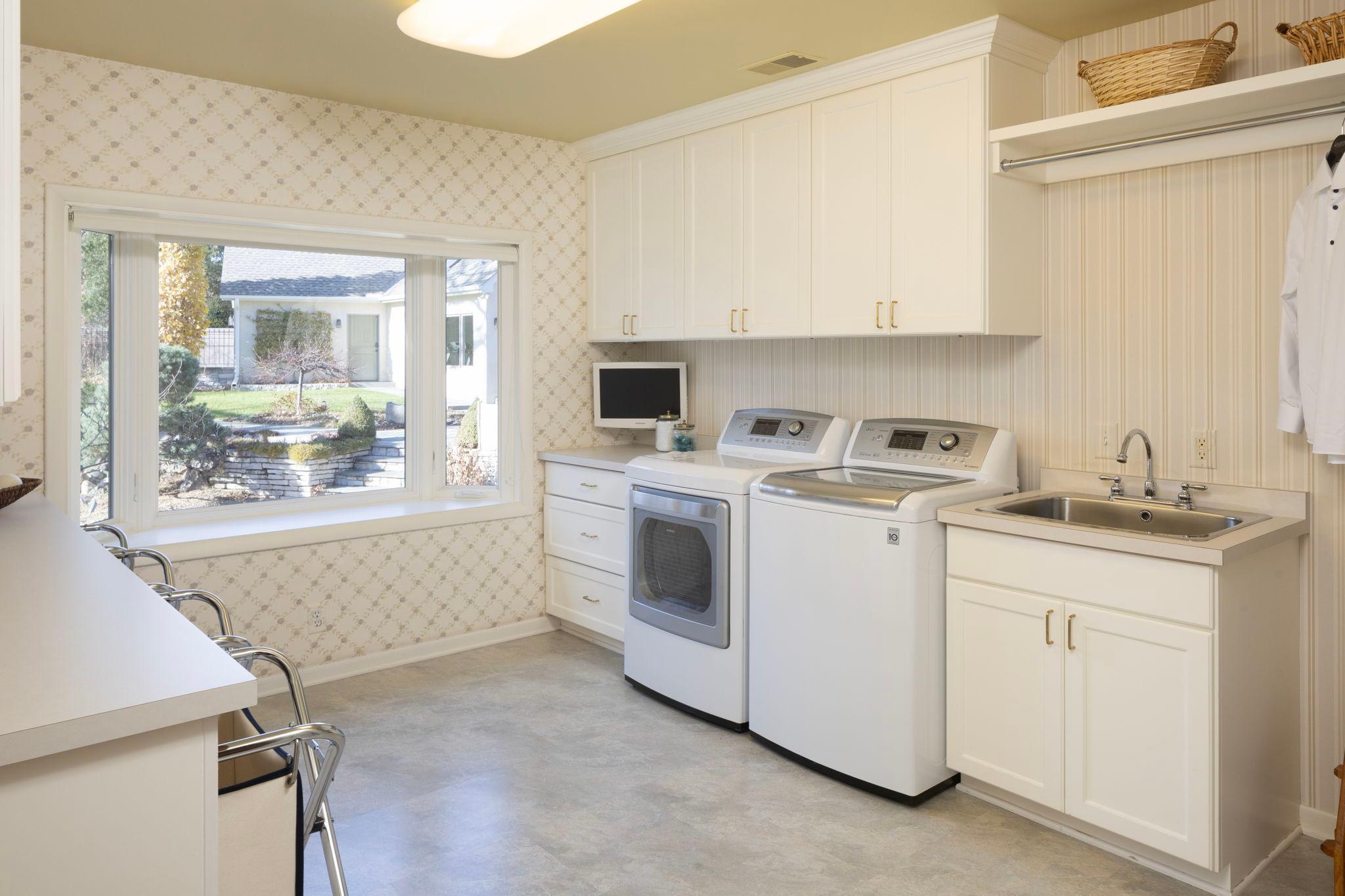 2764 W Lake of the Isles - Main floor laundry room