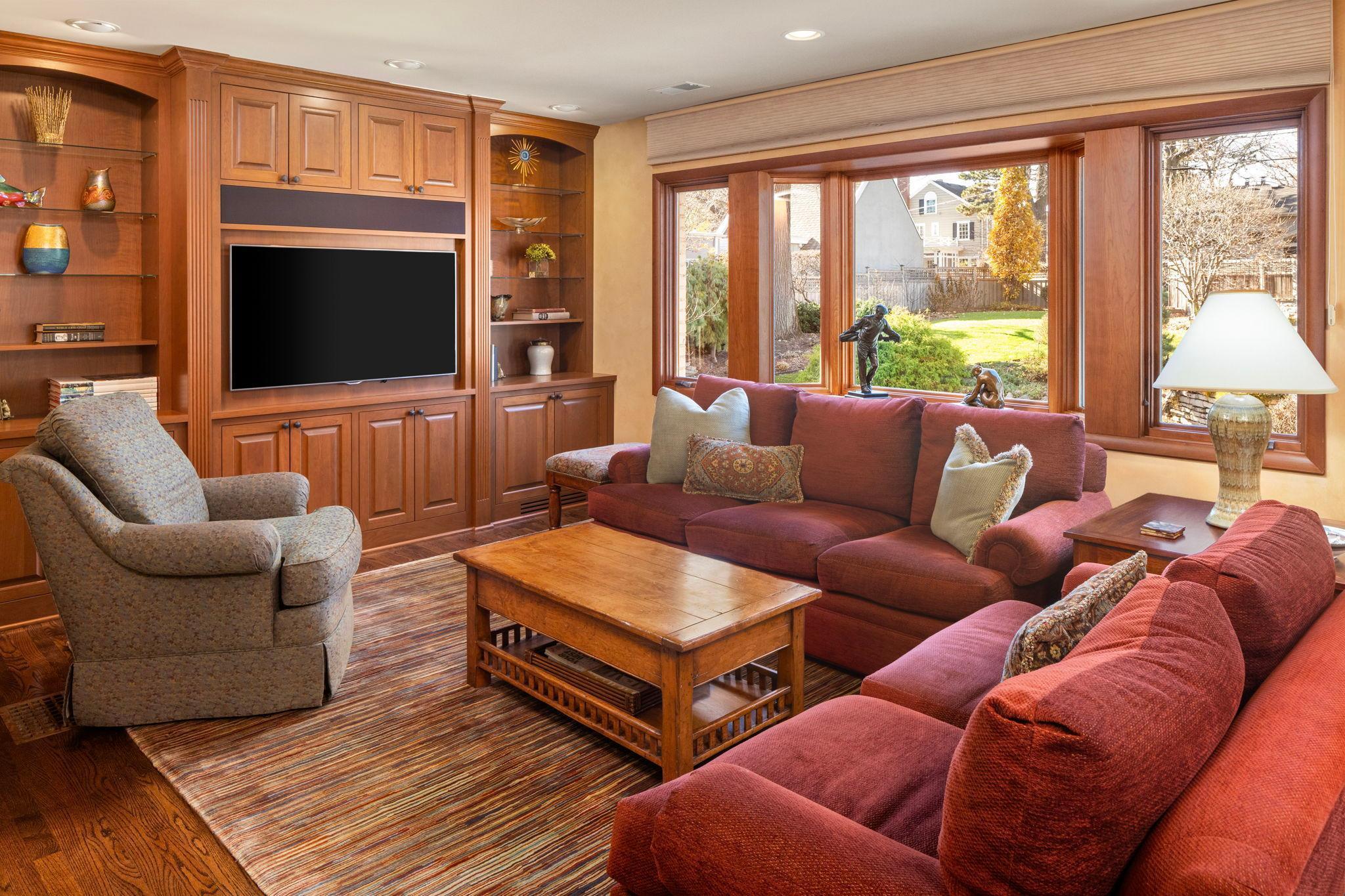 2764 W Lake of the Isles - Family room