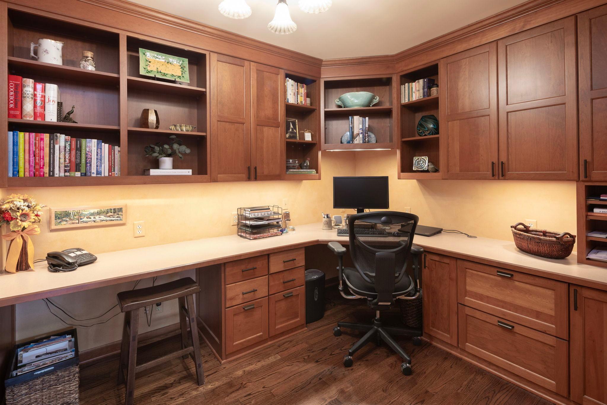 2764 W Lake of the Isles - Office adjacent to family room with glorious built-ins